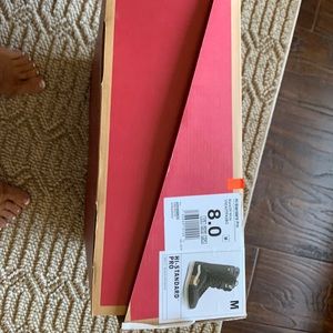 Men’s size 8, but fits a woman’s size 8